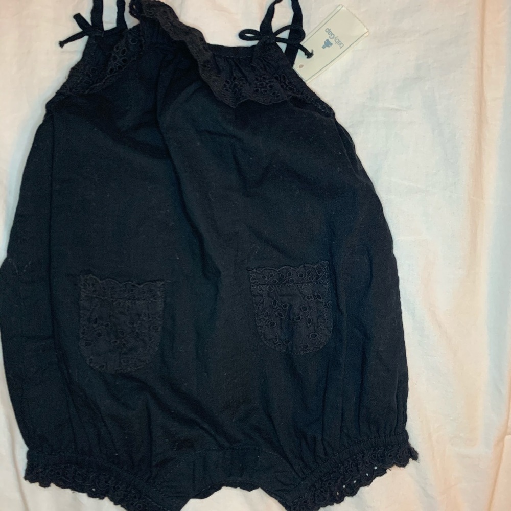 *NWT* Baby Gap Super Cute Ruffle Jumper🎀